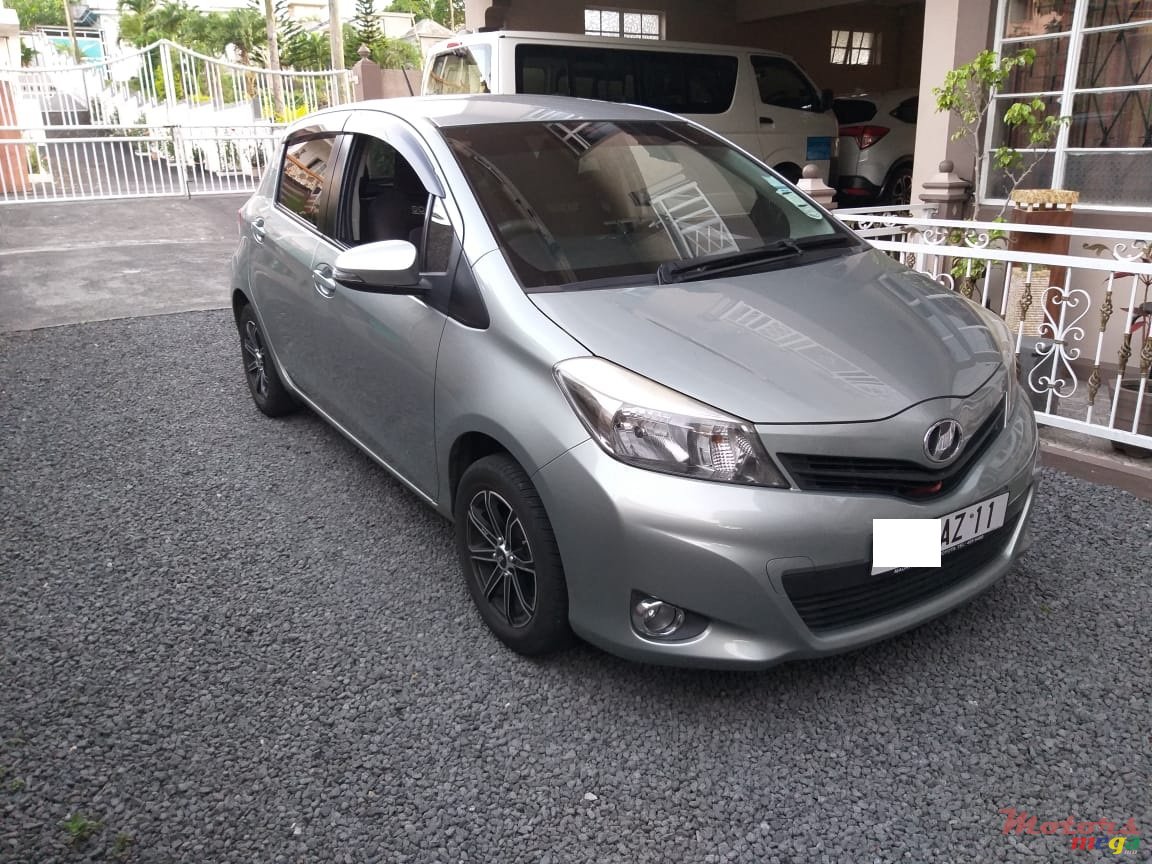 2011' Toyota Vitz photo #5