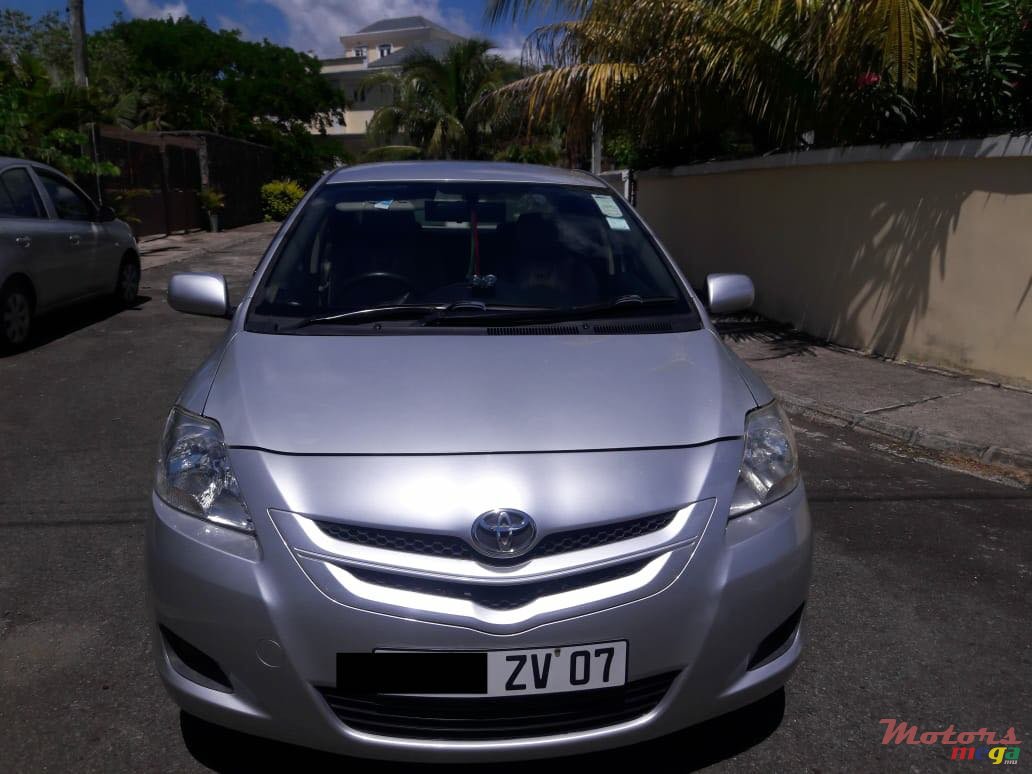 2007' Toyota Belta saloon photo #7