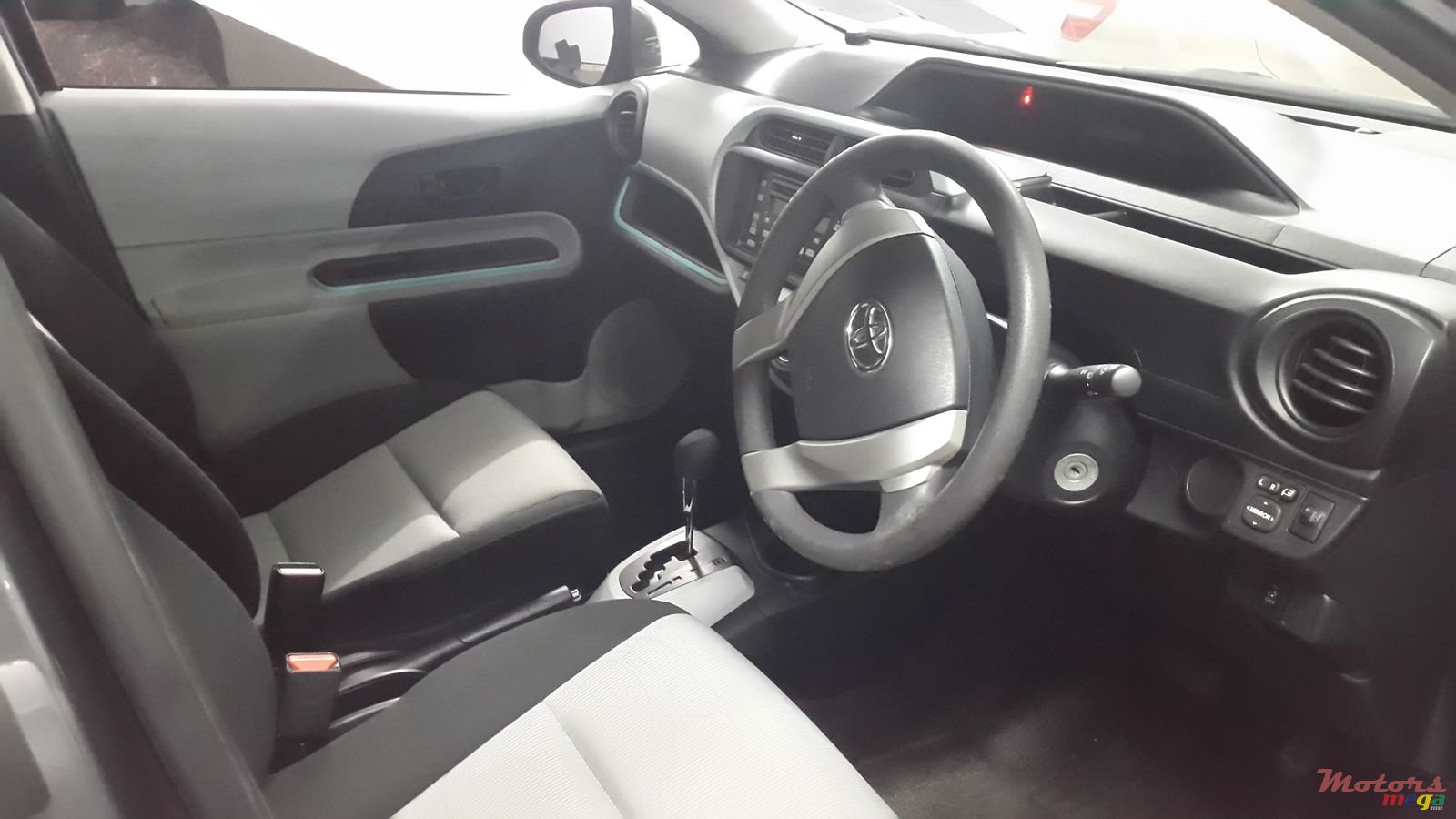 2013' Toyota Aqua photo #3