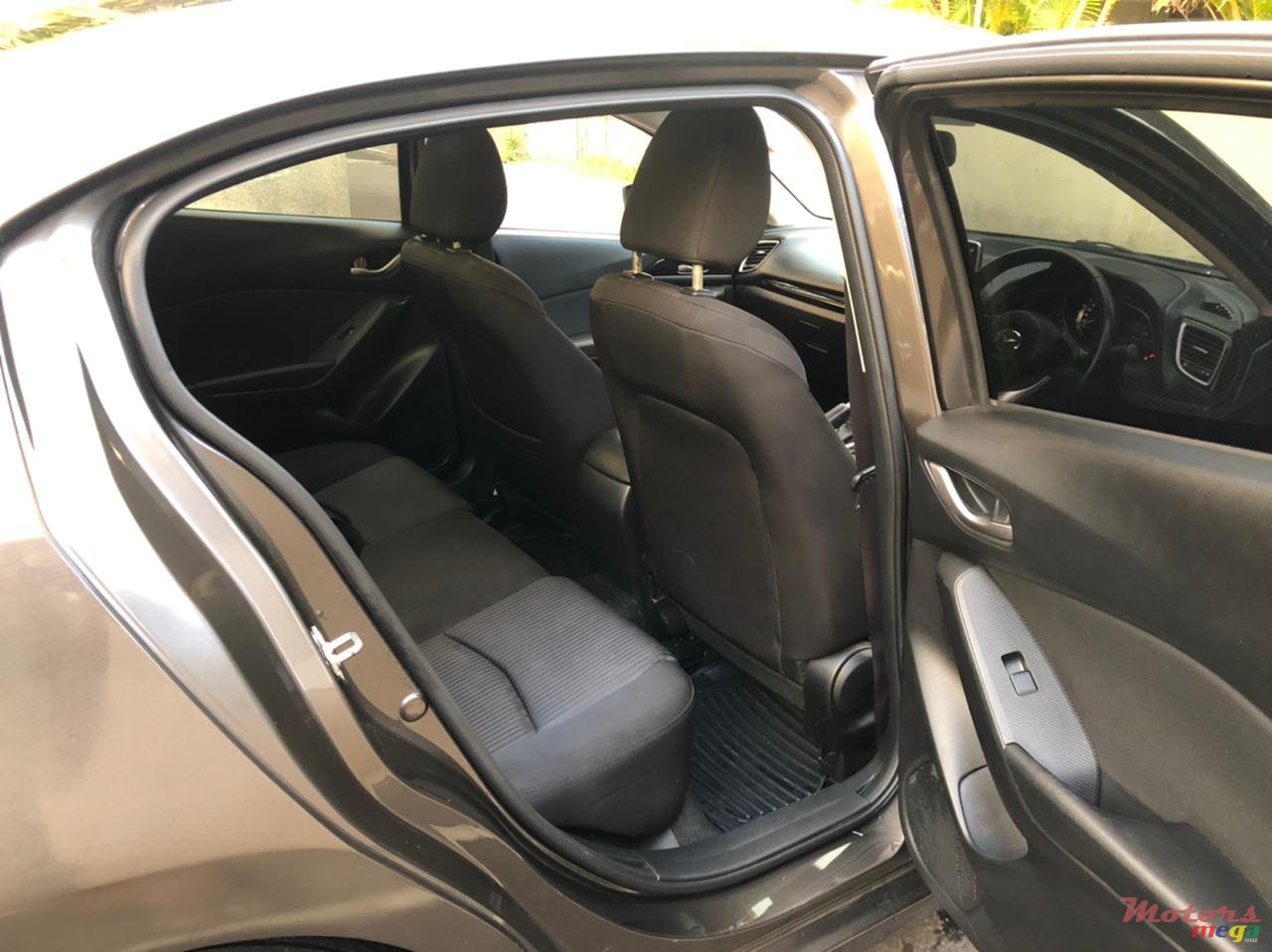 2014' Mazda 3 photo #4