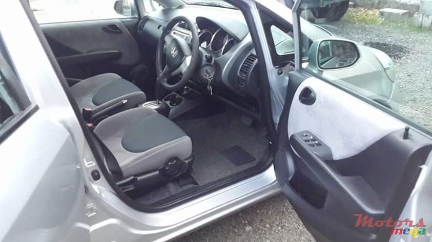 2005' Honda Fit photo #4