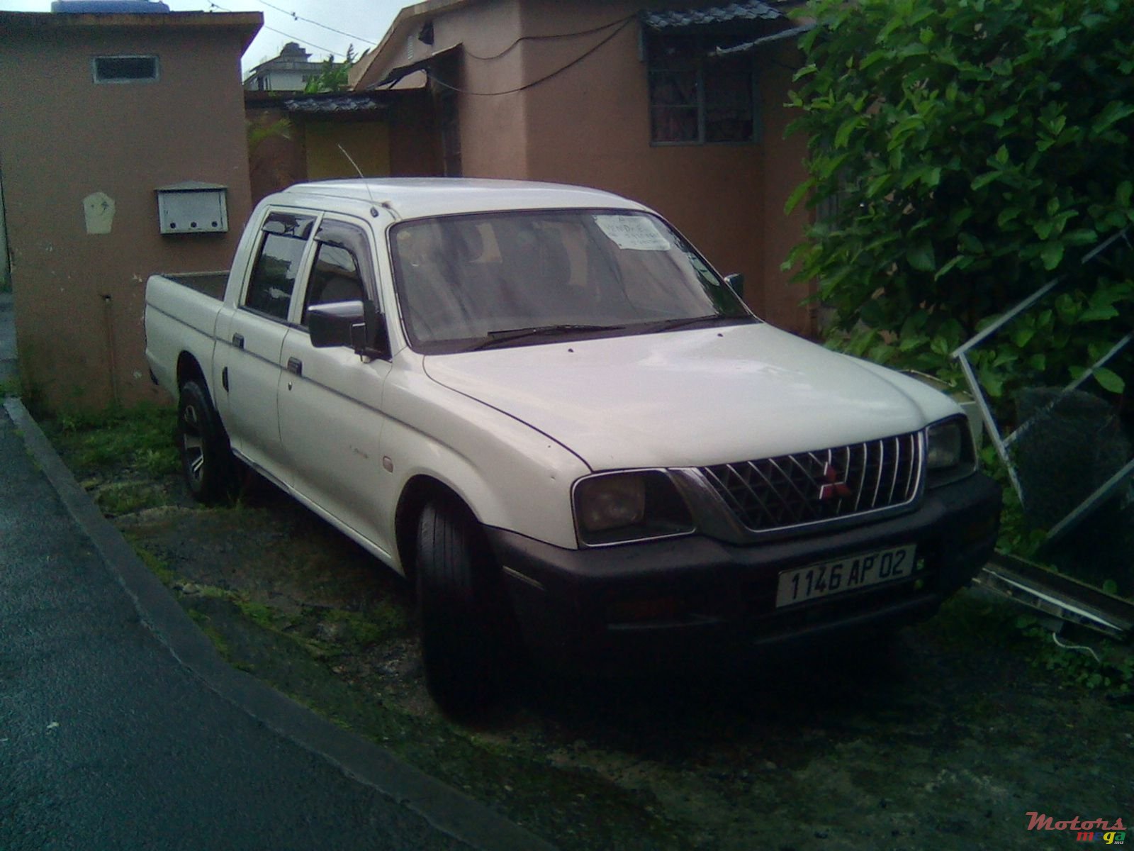 2002' Mitsubishi L 200 photo #1