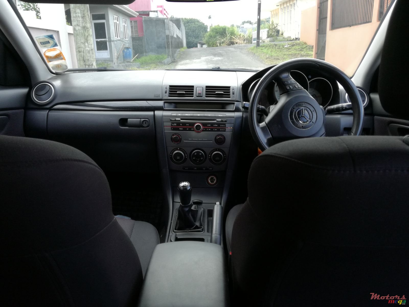 2008' Mazda 3 hatchback photo #5