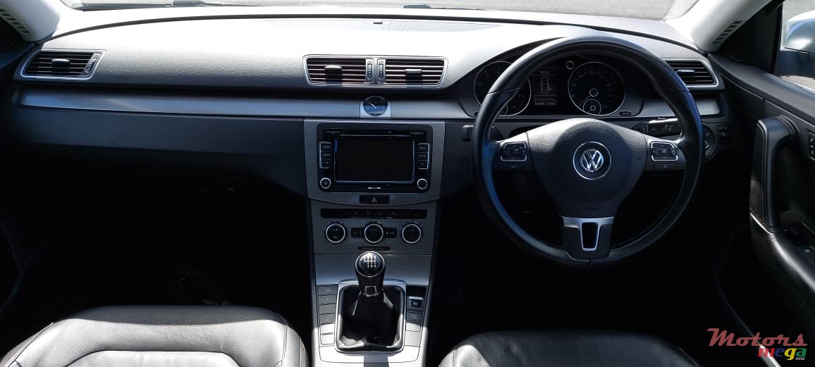 2013' Volkswagen Passat B7 photo #7