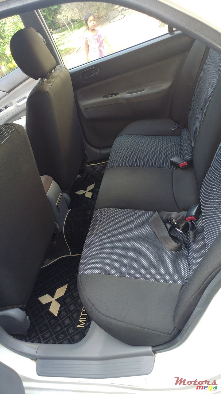 2006' Mitsubishi Lancer photo #4