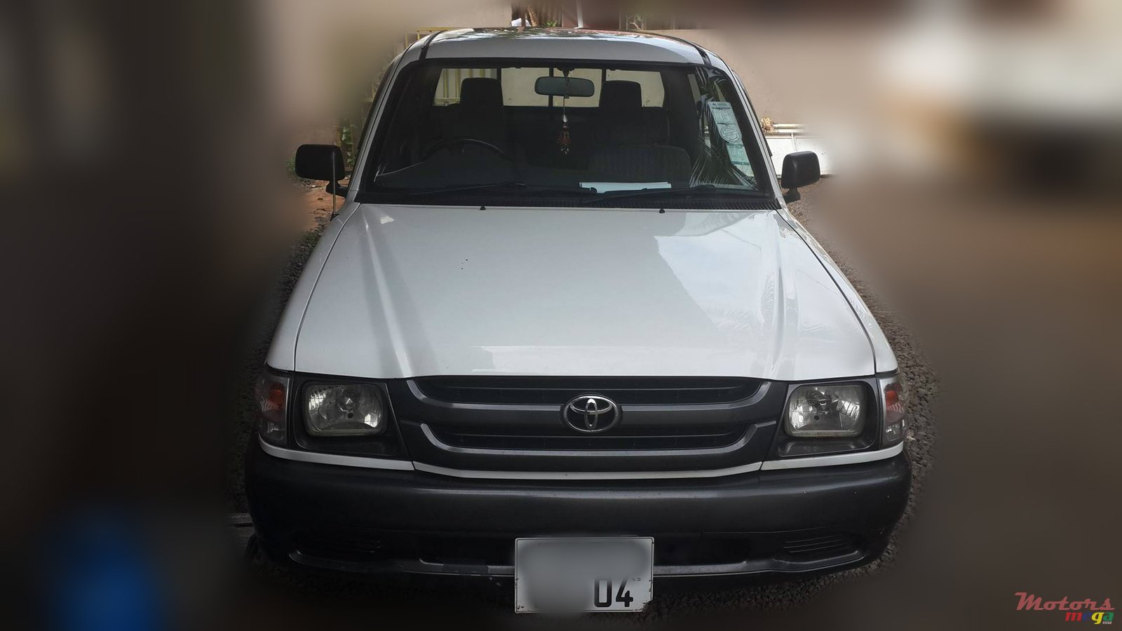 2004' Toyota Hilux photo #2