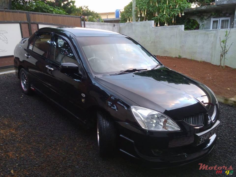 2005' Mitsubishi Lancer photo #1