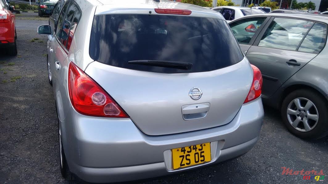 2005' Nissan Tiida photo #1