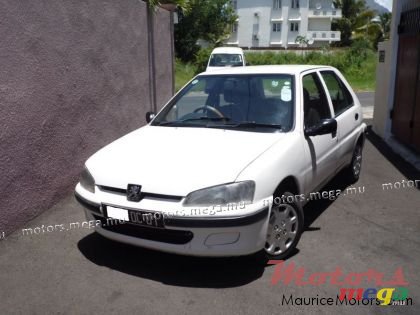2001' Peugeot photo #1