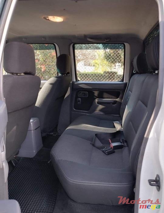 2017' Nissan Hardbody photo #2