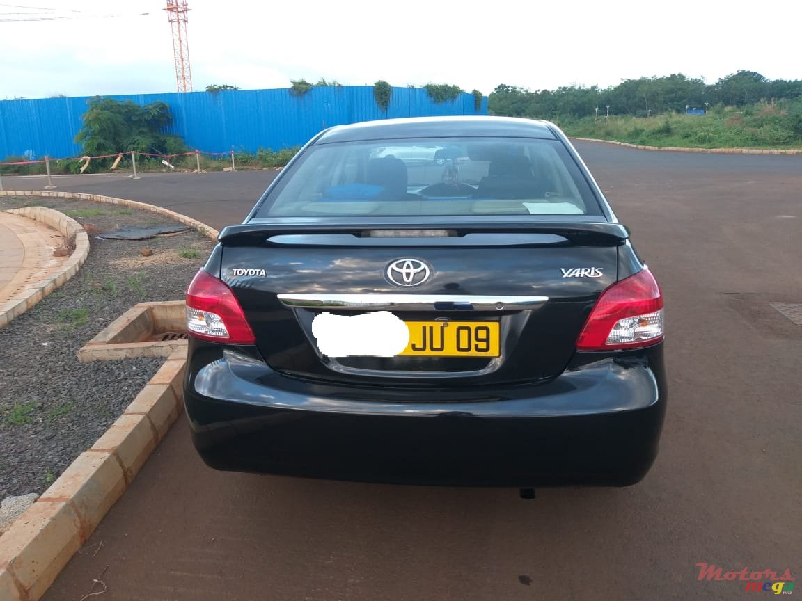 2009' Toyota Yaris photo #1