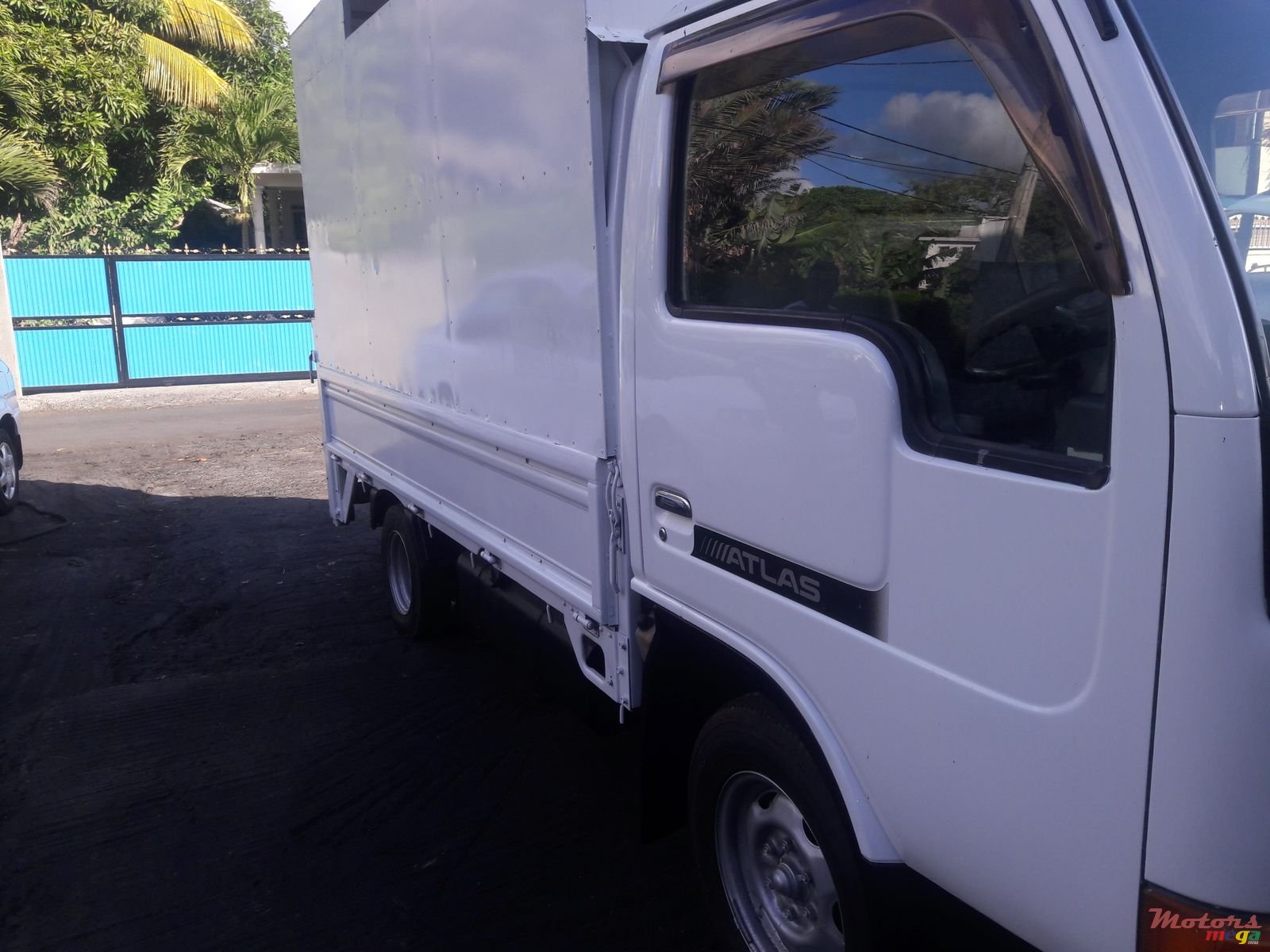 2005' Nissan Atlas photo #2