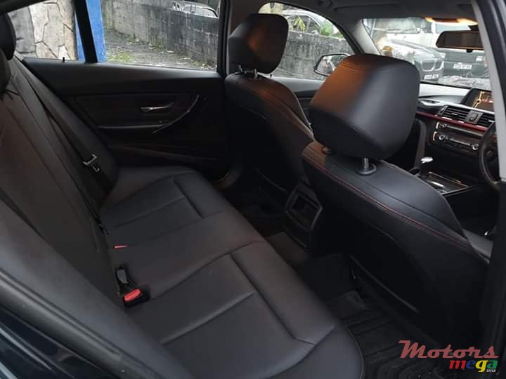 2012' BMW 320 photo #6