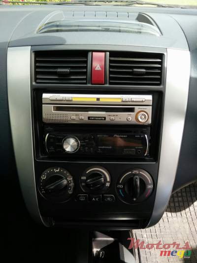 2007' Mitsubishi Colt photo #7