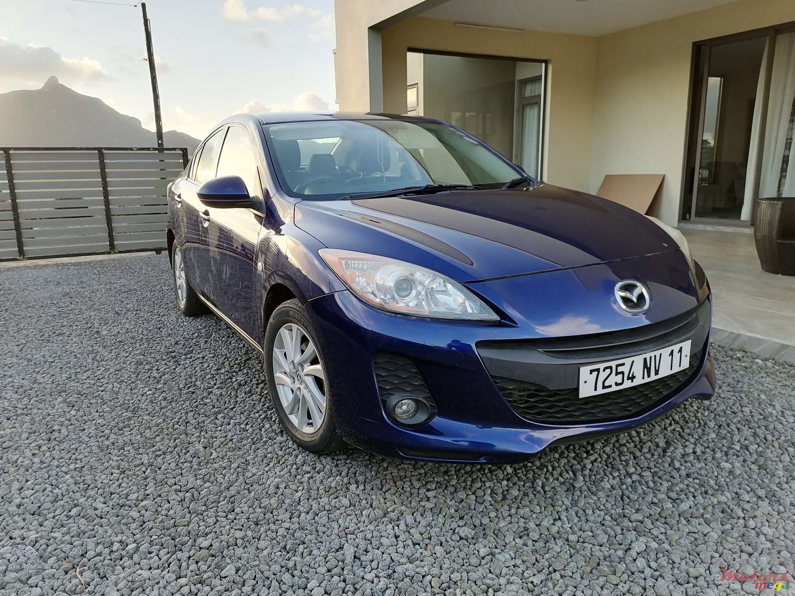 2011' Mazda 3 photo #1