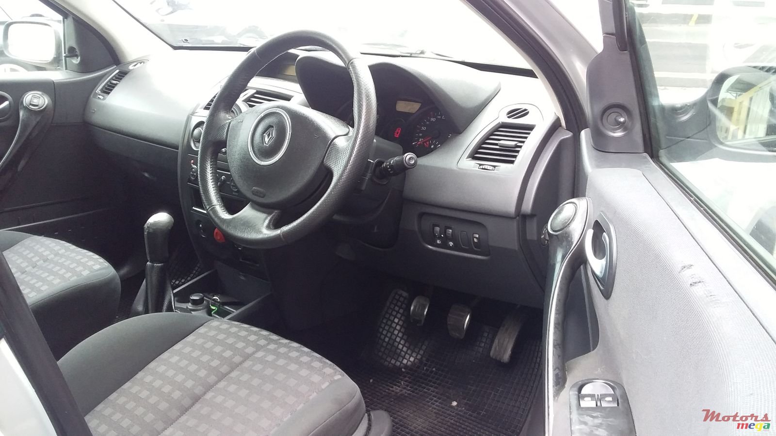 2007' Renault Megane photo #2