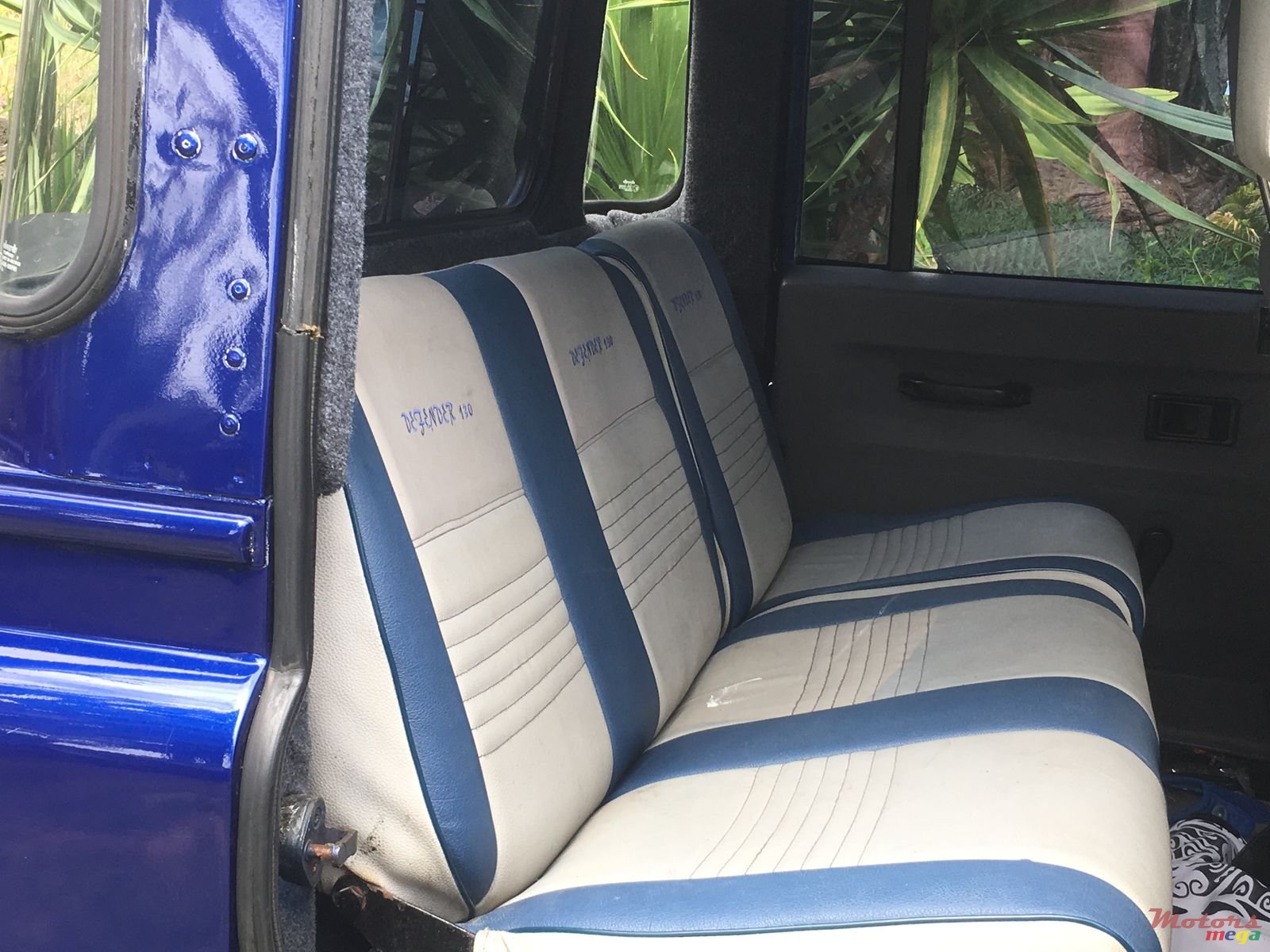 2000' Land Rover Defender photo #5