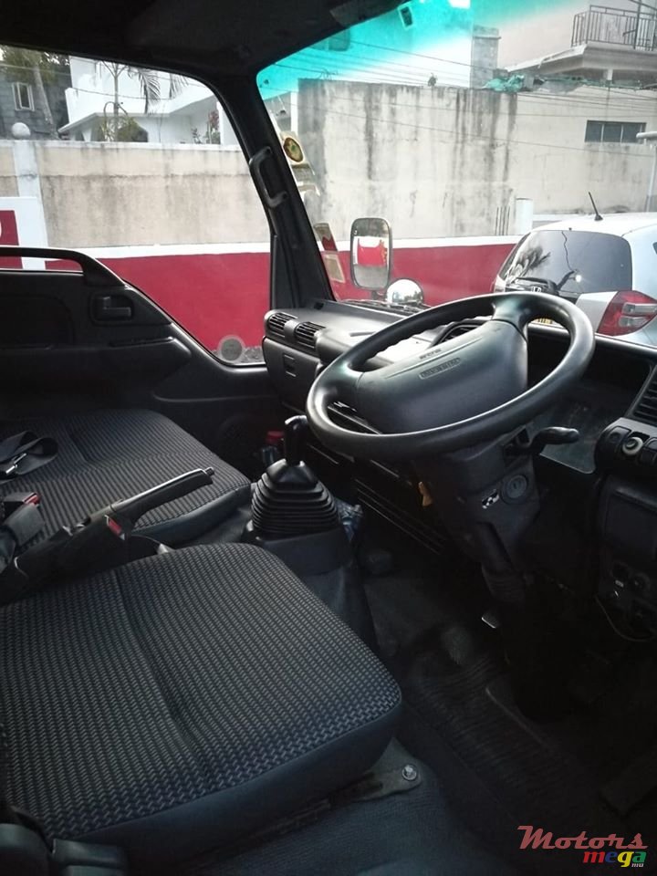 2001' Nissan photo #5