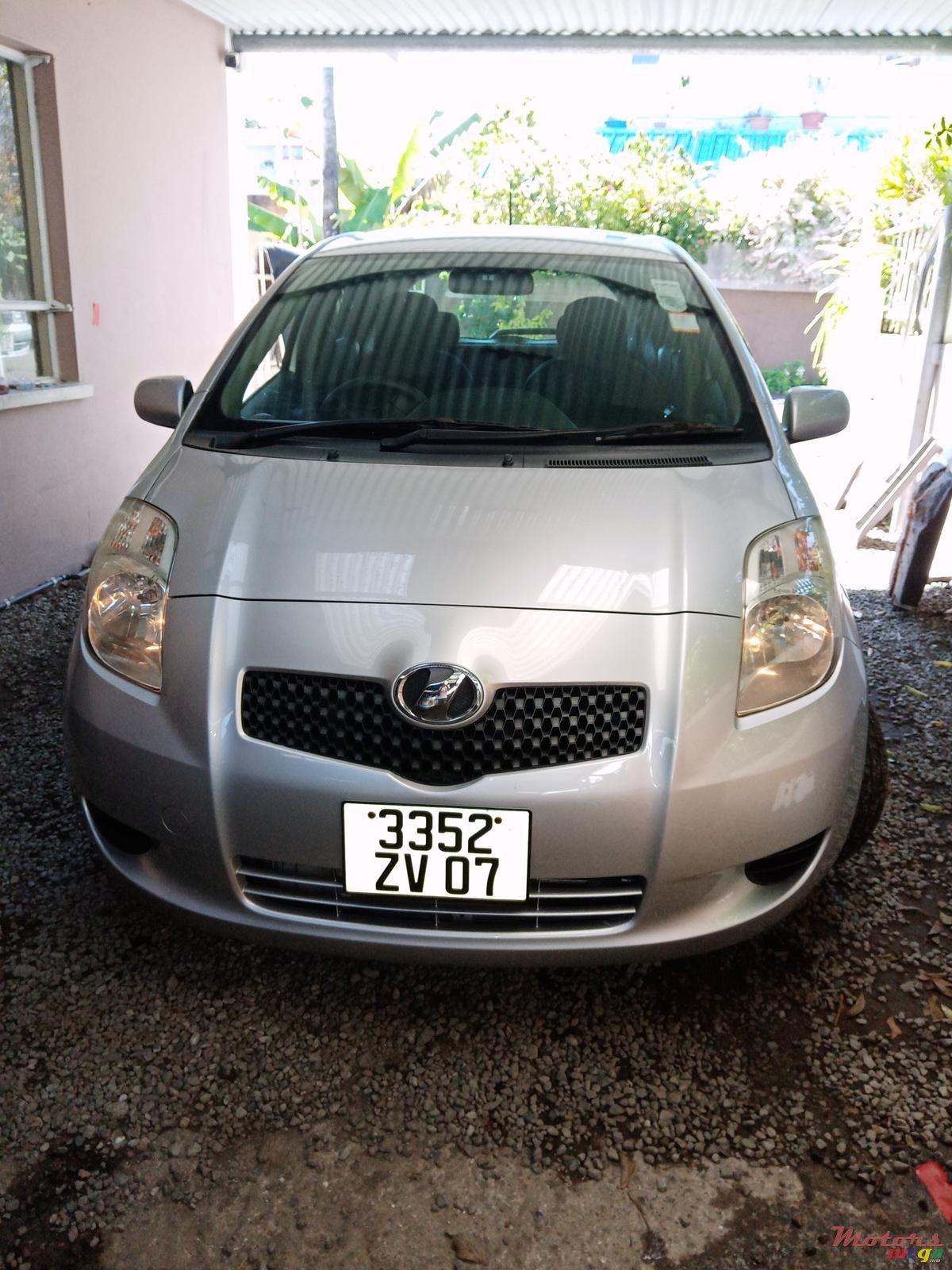 2007' Toyota Vitz photo #1