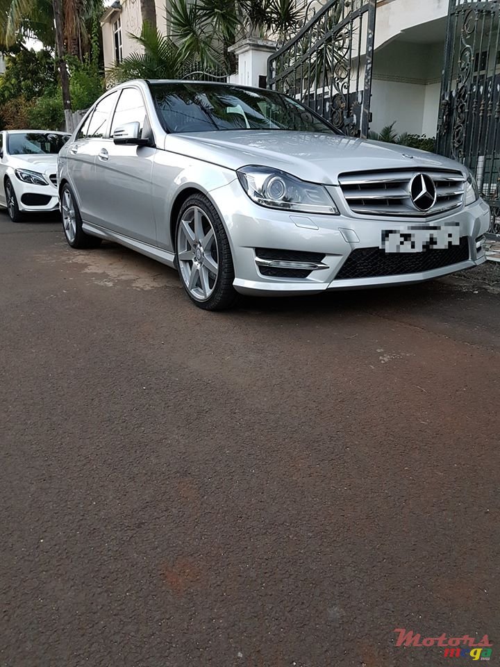 2013' Mercedes-Benz C-Class C250 photo #1