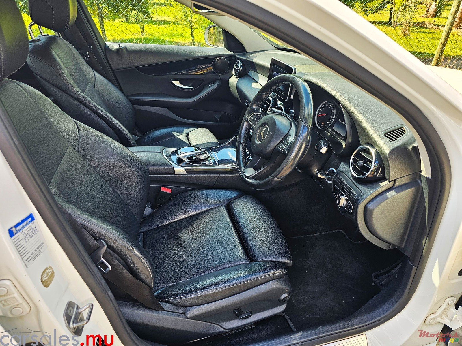 2017' Mercedes-Benz C 180 Elegance photo #6