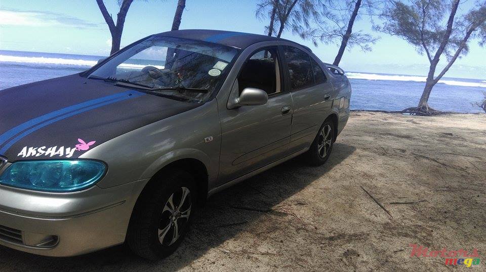 2004' Nissan photo #1