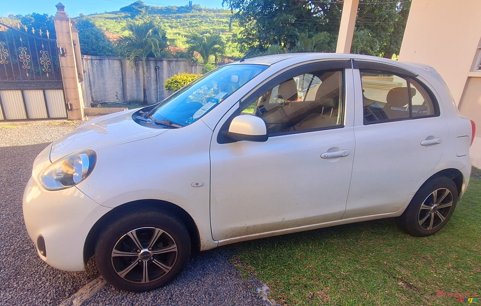 2016' Nissan March photo #1