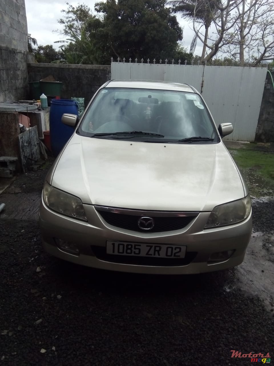 2002' Mazda 323 No modifications photo #1