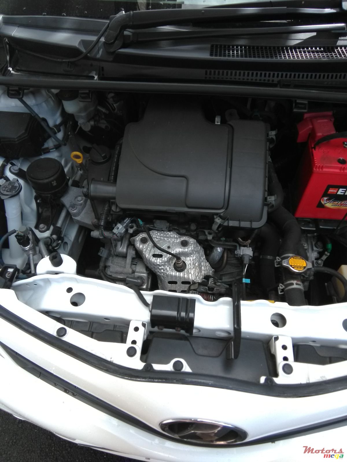 2011' Toyota Vitz photo #4