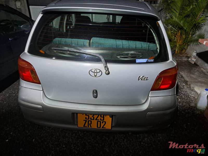 2002' Toyota Vitz photo #5