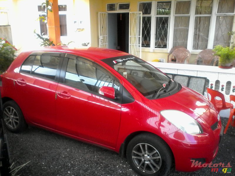 2008' Toyota Vitz photo #1