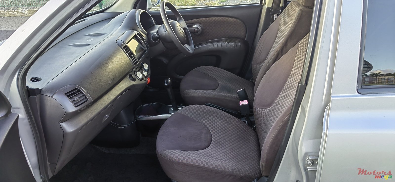 2009' Nissan photo #5