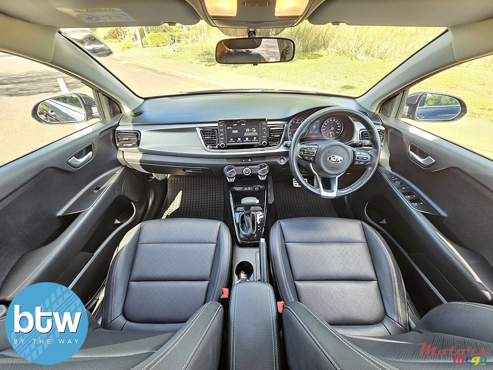 2020' Kia Rio photo #7