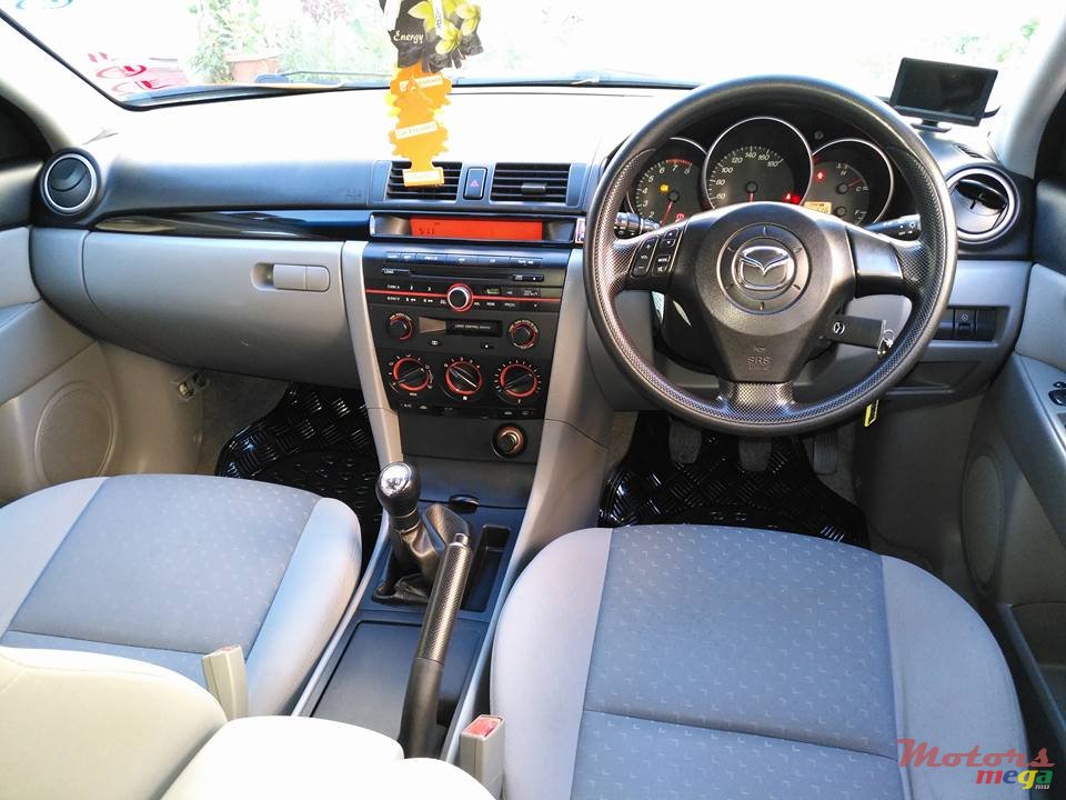 2005' Mazda Axela photo #5