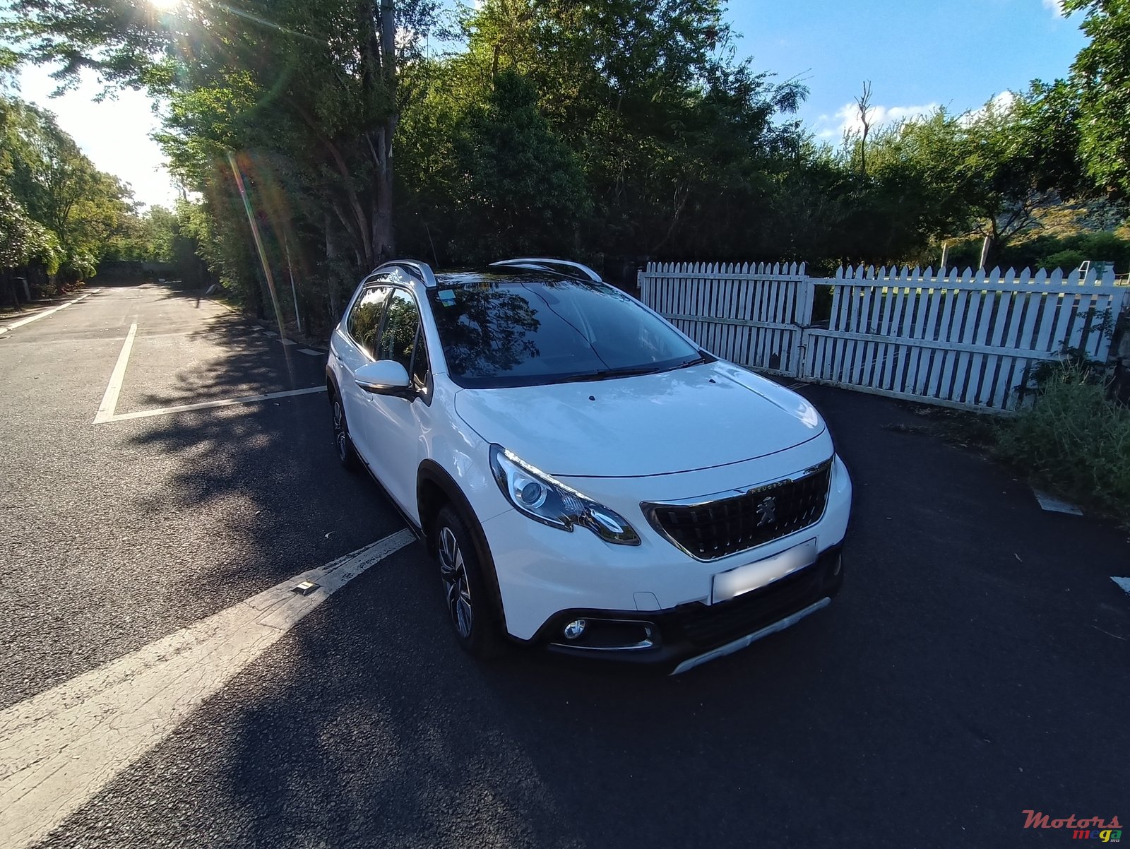 2018' Peugeot 2008 photo #1