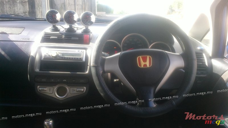 2004' Honda FIT RS 1.5 photo #4