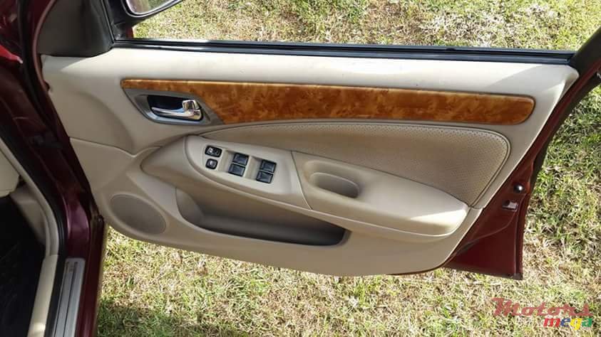 2002' Nissan n16 photo #6