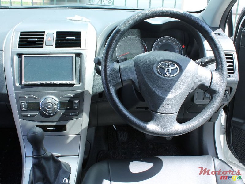 2011' Toyota Corolla photo #5
