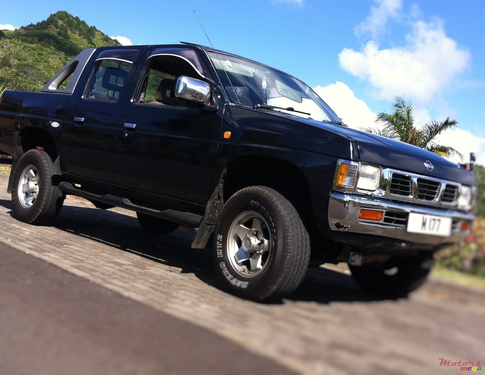 1993' Nissan Pathfinder photo #1