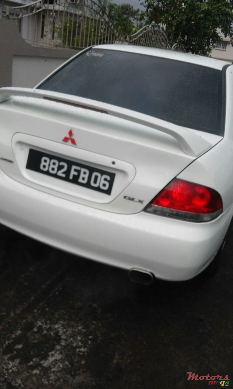 2006' Mitsubishi Lancer photo #3