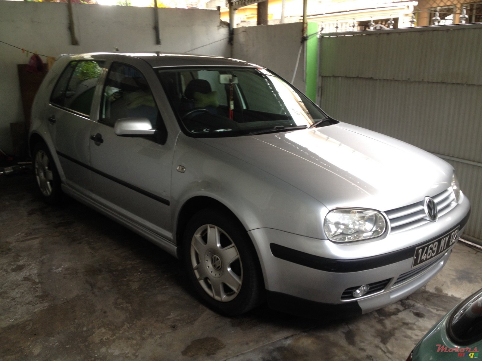 2002' Volkswagen Golf IV photo #2