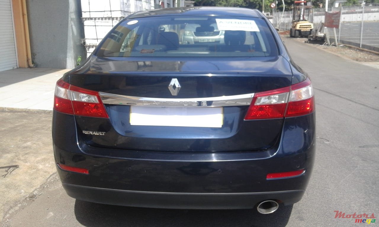 2011' Renault Latitude photo #4