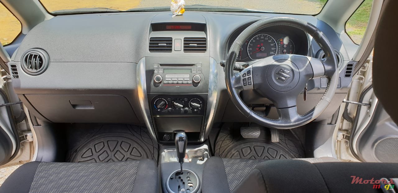 2008' Suzuki SX4 photo #1