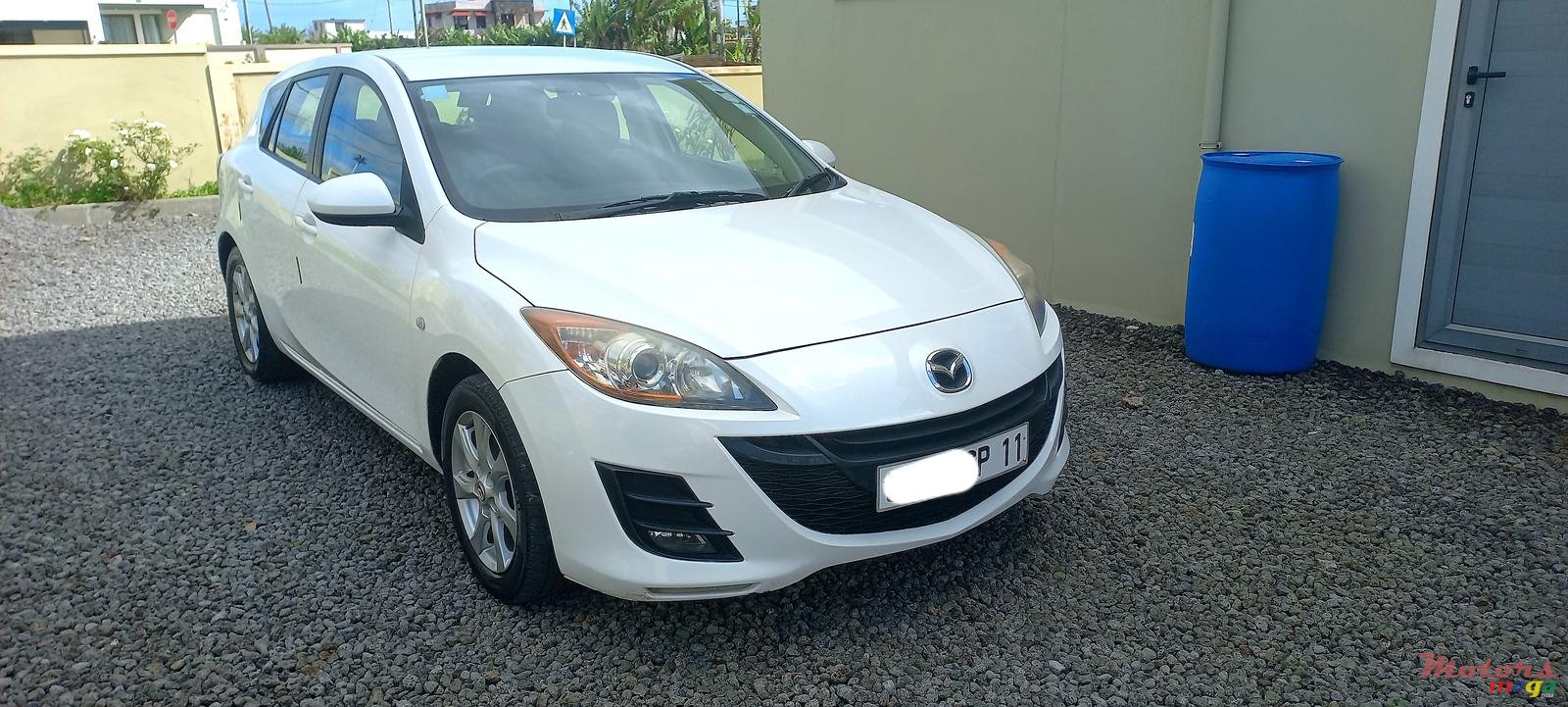 2011' Mazda 3 photo #1