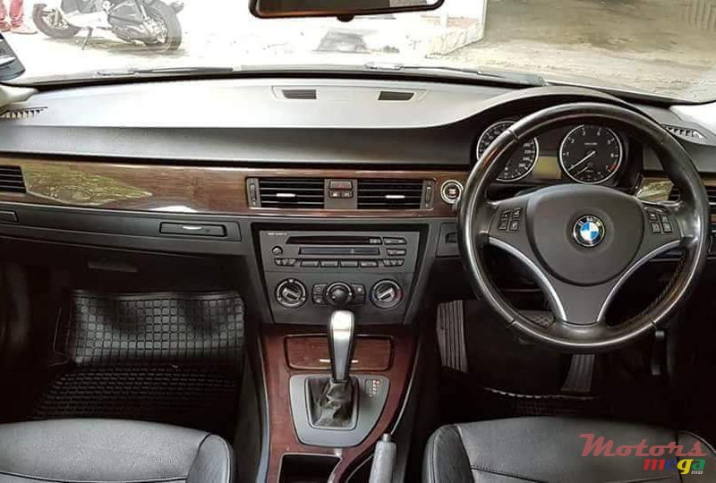 2010' BMW 3 Series Compact photo #5