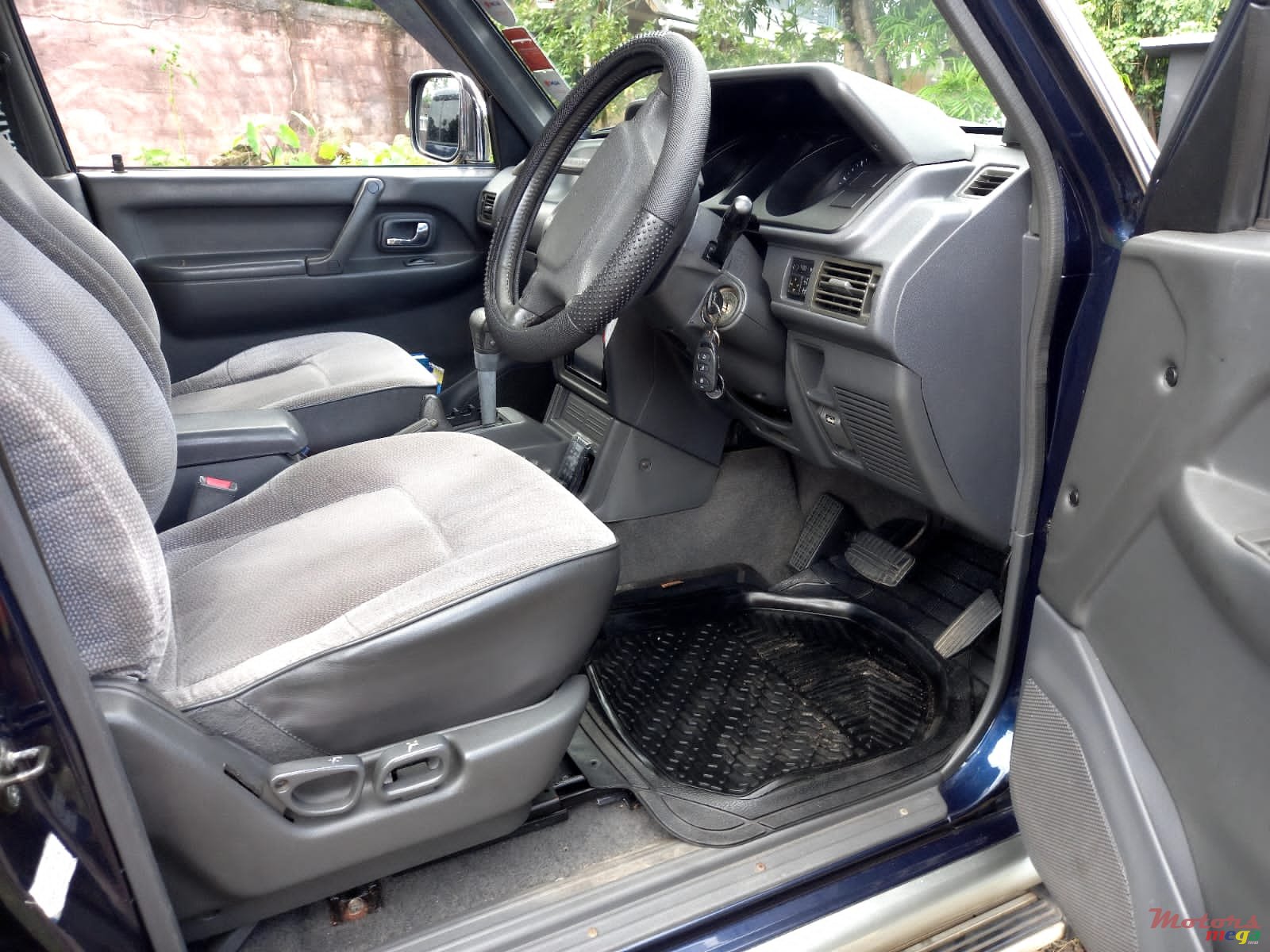 1996' Mitsubishi Pajero photo #4