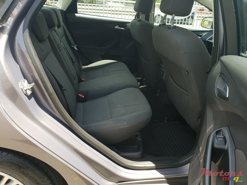 2012' Ford Focus photo #7