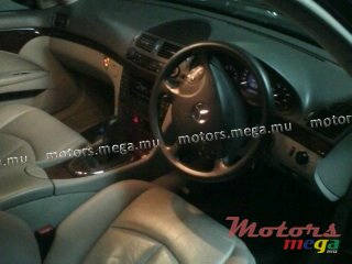 2003' Mercedes-Benz E220 CDI photo #4