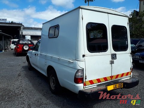 2006' Mitsubishi L 200 4X2 Single Cab photo #6