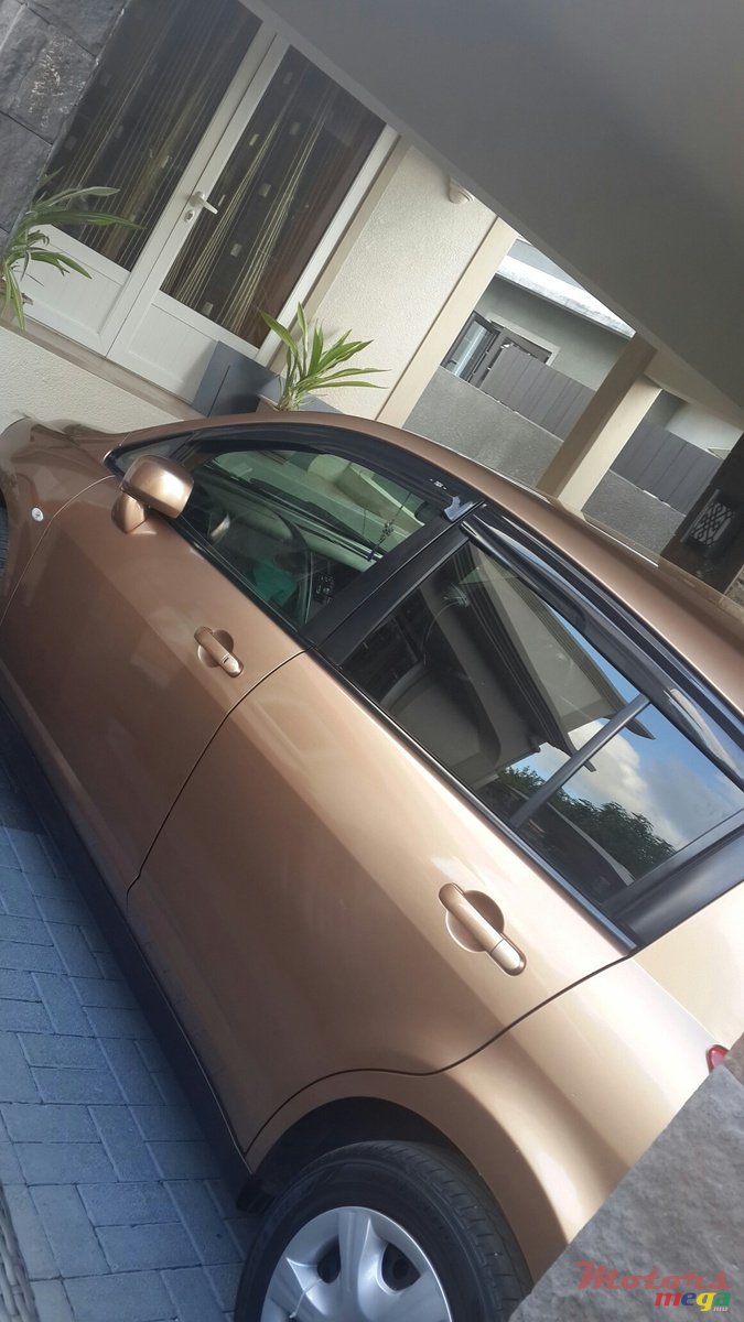 2010' Nissan photo #1